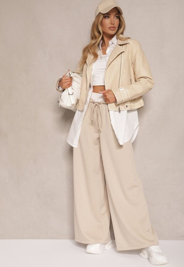Renee - Beżowa Kurtka Typu Ramoneska Zdobiona Kontrastowymi Przeszyciami i Nitami Adivona. Okazja: na co dzień. Kolor: beżowy. Materiał: jeans. Wzór: aplikacja. Styl: casual, elegancki, rockowy
