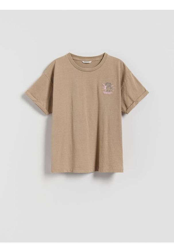 Reserved - T-shirt z nadrukiem i haftem - beżowy. Kolor: beżowy. Materiał: bawełna. Wzór: haft, nadruk