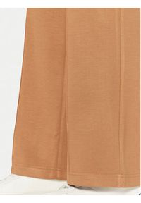 Guess Spodnie dresowe V5RB19 KCOB2 Brązowy Regular Fit. Kolor: brązowy. Materiał: syntetyk, wiskoza