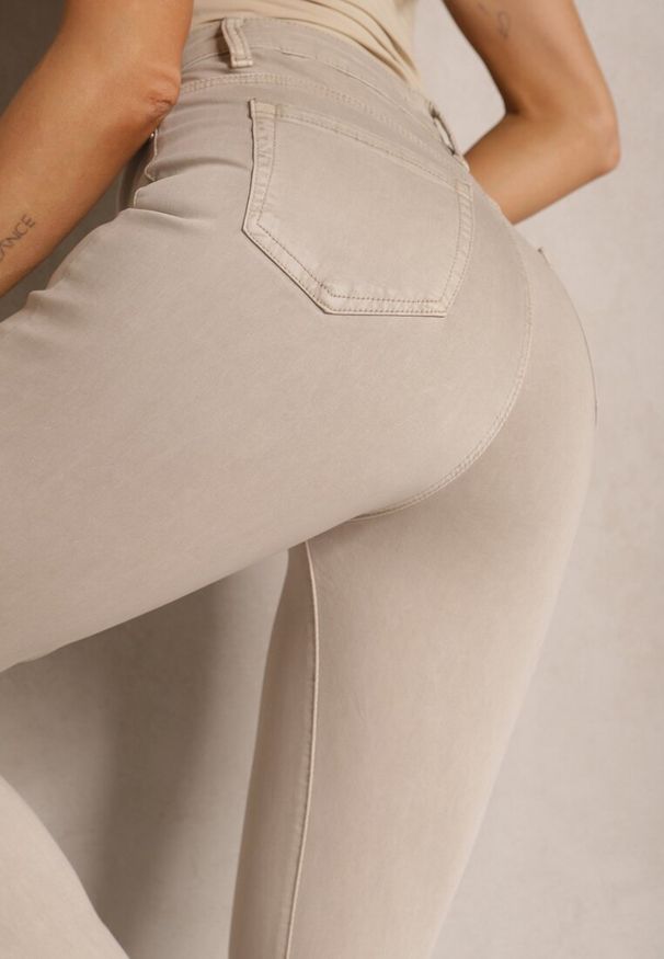 Renee - Beżowe Jeansy Skinny z Bawełną i Wiskozą High Waist Turesa. Okazja: na co dzień. Stan: podwyższony. Kolor: beżowy. Styl: elegancki, casual