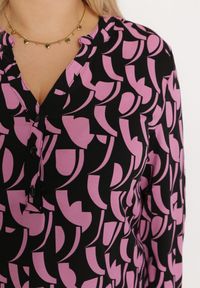 Born2be - Czarno-Różowa Bluzka z Długim Rękawem w Abstrakcyjny Wzór z Guzikami Ysara. Kolor: czarny. Długość rękawa: długi rękaw. Długość: długie #4