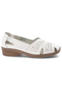 Półbuty damskie Vinceza, cholewka ze skóry naturalnej licowej z perforacją wsuwane na płaskiej podeszwie, białe, 66928. Zapięcie: bez zapięcia. Kolor: biały. Materiał: skóra. Szerokość cholewki: normalna. Obcas: na płaskiej podeszwie #7