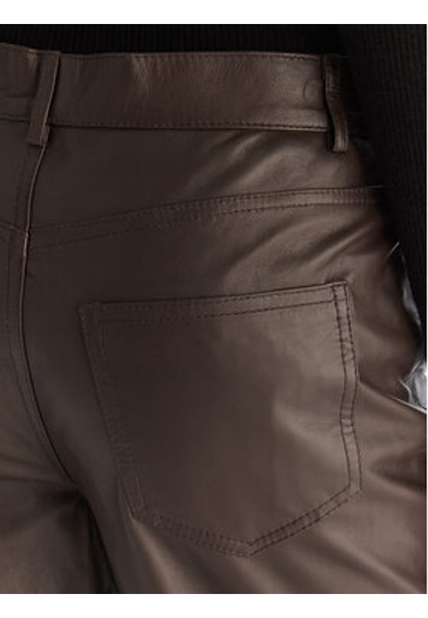 ViCOLO Spodnie skórzane TF0318 Brązowy Regular Fit. Kolor: brązowy. Materiał: skóra