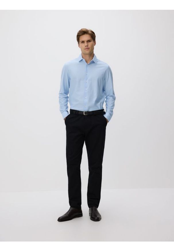 Reserved - Koszula slim fit z bawełną - jasnoniebieski. Kolor: niebieski. Materiał: bawełna