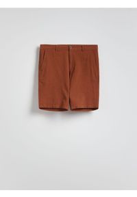 Reserved - Szorty regular z lnem - karminowy. Kolor: czerwony. Materiał: len #1