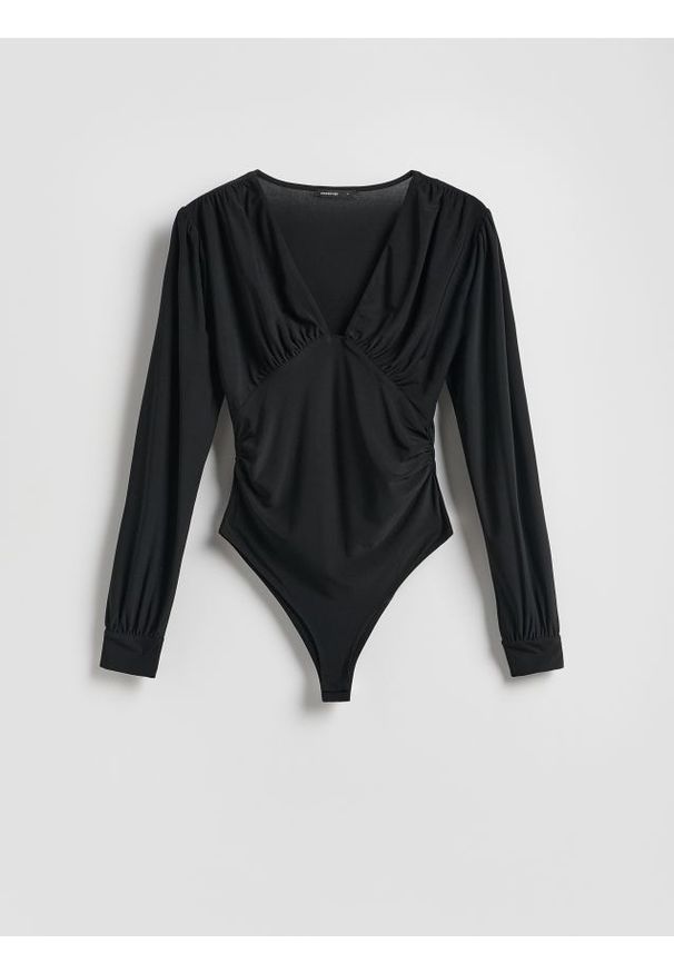 Reserved - Body z bufiastymi rękawami - czarny. Kolor: czarny. Materiał: dzianina