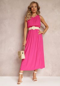 Renee - Fuksjowa Wiskozowa Sukienka z Gumką w Talii Na Ramiączkach Suzias. Kolor: różowy. Materiał: wiskoza. Długość rękawa: na ramiączkach. Wzór: gładki #1