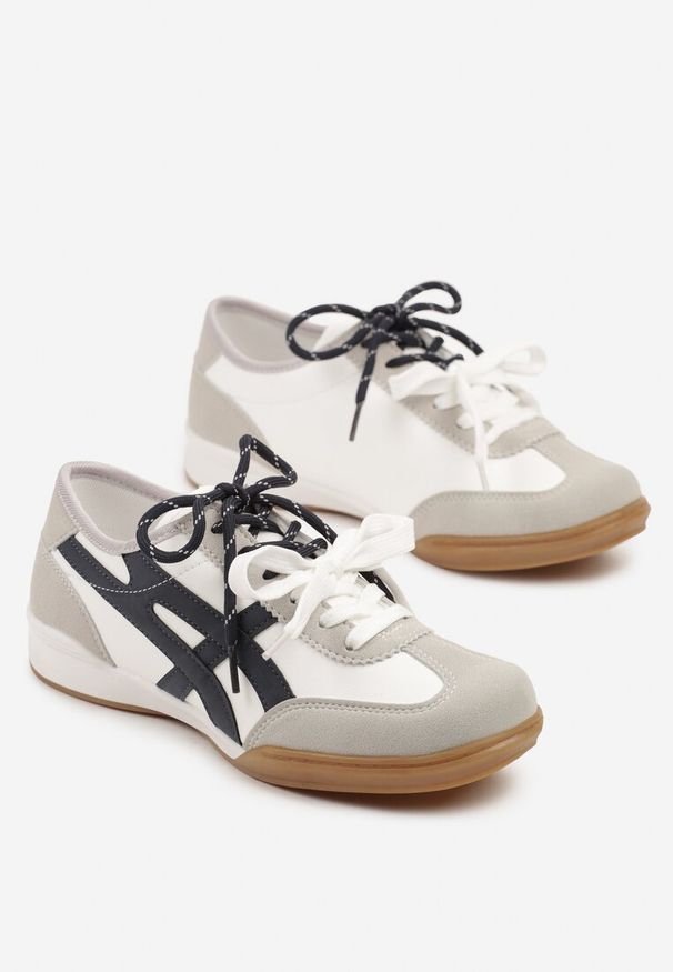 Renee - Białe Sneakersy Ozdobione Geometrycznym Wzorem i Podwójnym Sznurowaniem Hirozi. Okazja: na co dzień. Zapięcie: sznurówki. Kolor: biały. Materiał: jeans. Wzór: aplikacja, geometria