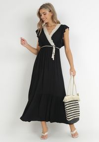 Born2be - Czarna Sukienka Lasthusa. Kolor: czarny. Materiał: koronka. Długość rękawa: bez rękawów. Sezon: lato. Typ sukienki: kopertowe. Styl: boho, wakacyjny. Długość: mini