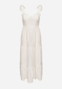 Born2be - Biała Rozkloszowana Sukienka z Wiskozą Ozdobiona Wiązaniem na Ramiączkach Meravessa. Okazja: na spacer. Kolor: biały. Materiał: wiskoza. Długość rękawa: na ramiączkach. Wzór: aplikacja #6