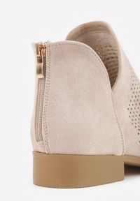 Renee - Jasnobeżowe Płaskie Botki Vices z Ażurową Cholewką Ozdobione Wycięciem Selanis. Okazja: na spotkanie biznesowe. Kolor: beżowy. Materiał: jeans. Szerokość cholewki: normalna. Wzór: ażurowy, aplikacja. Styl: biznesowy #5