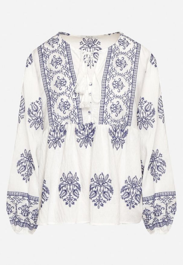 Born2be - Biała Rozkloszowana Bluzka Boho z Wiskozą Zdobiona Haftami i Wiązaniem Nilnella. Okazja: na co dzień. Kolor: biały. Materiał: wiskoza. Wzór: aplikacja, haft. Styl: boho