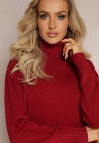Renee - Bordowa Dzianinowa Sukienka z Golfem Pacienas. Typ kołnierza: golf. Kolor: czerwony. Materiał: dzianina. Długość: midi