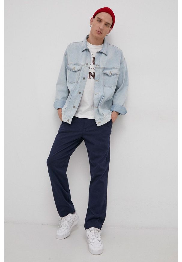 Levi's® - Levi's Spodnie męskie kolor granatowy w fasonie chinos. Okazja: na spotkanie biznesowe. Kolor: niebieski. Materiał: włókno, tkanina. Styl: biznesowy