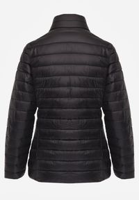 Renee - Czarna Kurtka Ozdobiona Pikowaniem i Kieszeniami na Suwak Mivuria. Okazja: na co dzień. Kolor: czarny. Materiał: jeans. Wzór: aplikacja. Styl: casual, elegancki #5