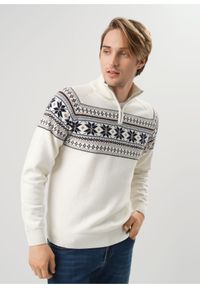 Ochnik - Kremowy sweter męski we wzór norweski. Typ kołnierza: kołnierzyk stójkowy. Kolor: biały. Materiał: bawełna #1