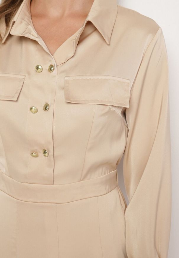 Born2be - Beżowa Rozkloszowana Sukienka o Koszulowym Kroju z Imitacją Kieszeni i Gumką w Talii Rizza. Okazja: na co dzień. Kolor: beżowy. Typ sukienki: koszulowe. Styl: elegancki, casual, klasyczny, wizytowy