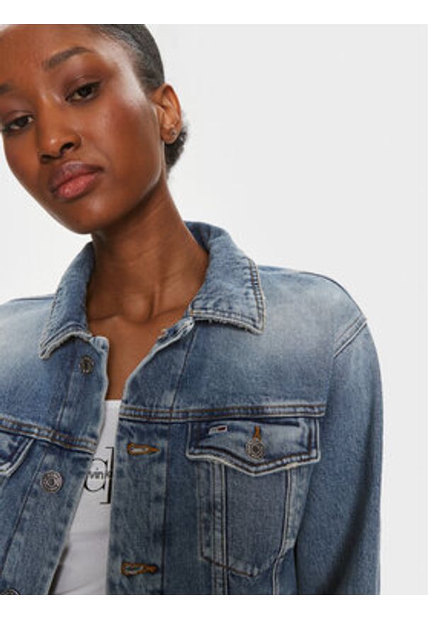 Tommy Jeans Kurtka jeansowa DW0DW16994 Niebieski Regular Fit. Kolor: niebieski. Materiał: bawełna