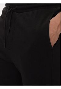 Calvin Klein Jeans Szorty sportowe Brush Stroke J30J327528 Czarny Regular Fit. Kolor: czarny. Materiał: bawełna. Styl: sportowy #3
