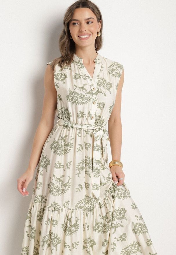 Born2be - Beżowo-Zielona Wiskozowa Sukienka w Abstrakcyjny Wzór z Paskiem Rinoriela. Okazja: na co dzień. Kolor: zielony. Materiał: wiskoza. Wzór: aplikacja. Typ sukienki: proste. Styl: elegancki, casual