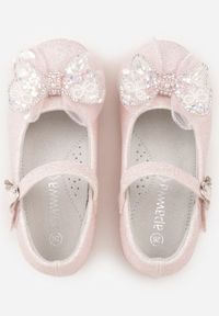 Born2be - Różowe Balerinki z Paskiem i Skórzaną Wkładką Zdobione Kokardą z Cyrkoniami Larailee. Okazja: na spacer, na co dzień, na uczelnię. Zapięcie: pasek. Kolor: różowy. Materiał: skóra. Wzór: aplikacja. Styl: casual, elegancki #3