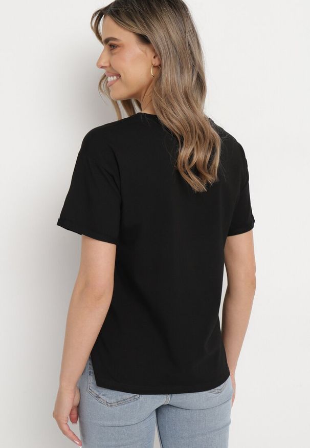 Born2be - Czarny Bawełniany T-shirt z Ozdobnym Nadrukiem Jalliana. Okazja: na co dzień. Kolor: czarny. Materiał: bawełna. Wzór: nadruk. Styl: casual