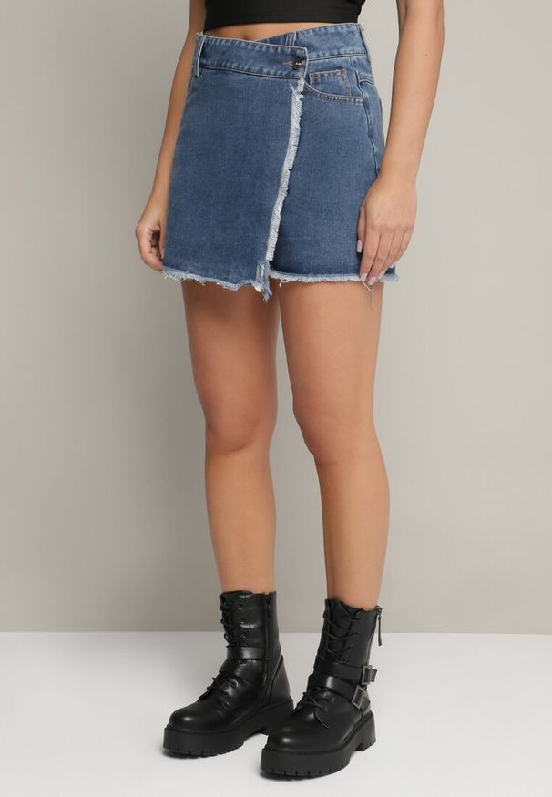 Born2be - Granatowe Jeansowe Spódnico-Spodenki Jeansowe z Bawełny z Wysokim Stanem Neliatha. Okazja: na co dzień. Stan: podwyższony. Kolor: niebieski. Materiał: jeans, bawełna. Długość: krótkie. Styl: wizytowy, elegancki, casual