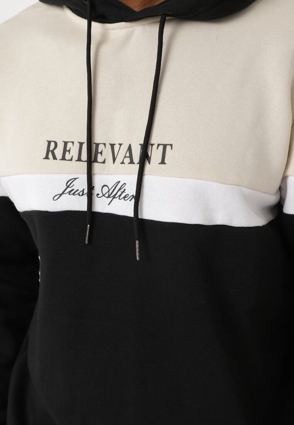 Born2be - Czarno-Beżowa Bluza o Prostym Kroju z Kapturem Zdobiona Nadrukiem Bonilie. Okazja: na spacer. Typ kołnierza: kaptur. Kolor: czarny. Materiał: jeans. Wzór: nadruk, aplikacja