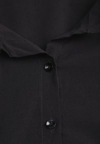 Born2be - Czarna Koszula na Guziki Jejorra. Okazja: do pracy, na spotkanie biznesowe. Kolor: czarny. Materiał: wiskoza, bawełna, tkanina, jeans. Styl: elegancki, biznesowy, klasyczny #7