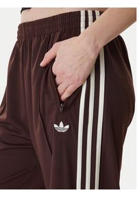 Adidas - adidas Spodnie dresowe Firebird KG3706 Brązowy Loose Fit. Kolor: brązowy. Materiał: syntetyk #2
