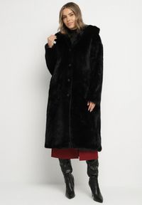 Born2be - Czarny Płaszcz Pluszowy z Kapturem Zereta. Okazja: na co dzień, na imprezę. Typ kołnierza: kaptur. Kolor: czarny. Materiał: jeans. Długość rękawa: długi rękaw. Długość: długie. Sezon: jesień, wiosna. Styl: casual, elegancki #5