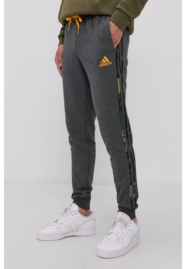 Adidas - adidas - Spodnie. Okazja: na co dzień. Kolor: szary. Styl: casual