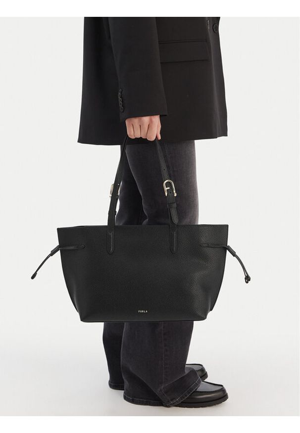 Furla Torebka Ava M WB02069 BX4329 CN 3924S Czarny. Kolor: czarny. Materiał: skórzane