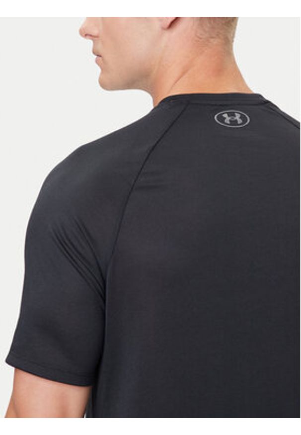 Under Armour T-Shirt 1326413 Czarny Regular Fit. Kolor: czarny. Materiał: syntetyk