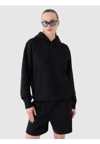 4f - Bluza dresowa nierozpinana z kapturem unisex - czarna. Okazja: na co dzień. Typ kołnierza: kaptur. Kolor: czarny. Materiał: dresówka. Długość rękawa: raglanowy rękaw. Wzór: gładki, ze splotem. Styl: sportowy, casual, klasyczny