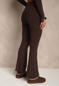 Renee - Brązowe Dzianinowe Spodnie z Wiskozą o Kroju Flare Zetene. Okazja: na spacer, na co dzień. Kolor: brązowy. Materiał: dzianina, wiskoza. Styl: casual, klasyczny #5
