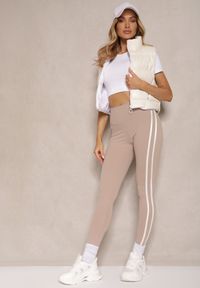 Renee - Beżowe Legginsy High Waist z Push-Upem z Elastycznego Materiału z Lampasami Ateria. Okazja: na co dzień, na spacer. Stan: podwyższony. Kolor: beżowy. Materiał: materiał. Styl: casual