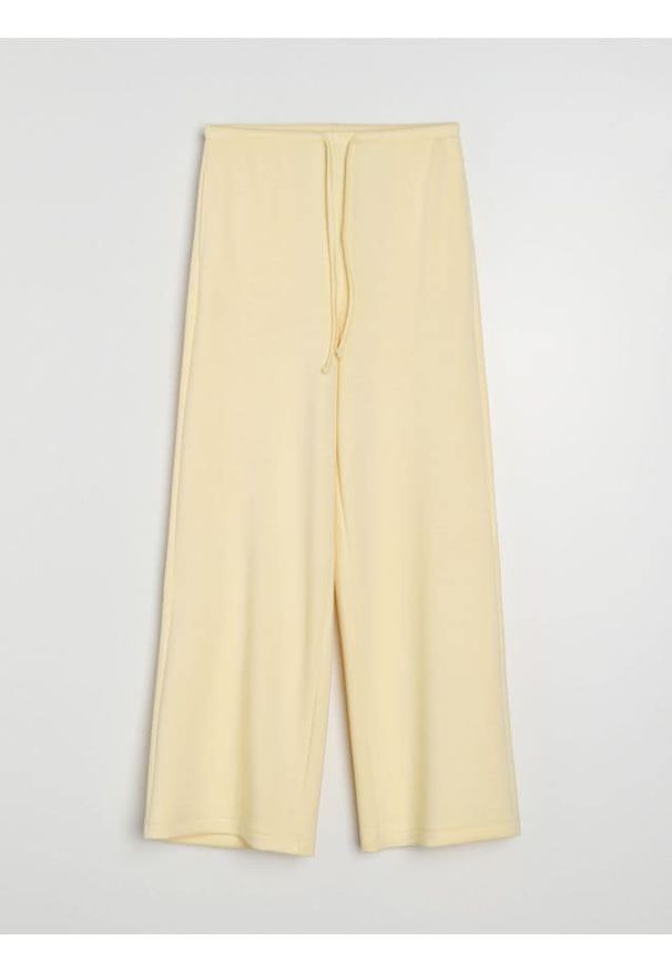Sinsay - Spodnie wide leg z miękkiej dzianiny z domieszką wiskozy soft touch - żółty. Kolor: żółty