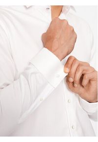 Eterna Koszula 8217/F659 Biały Slim Fit. Kolor: biały. Materiał: bawełna