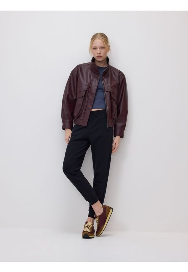 Reserved - Spodnie dresowe ze ściągaczem - czarny. Kolor: czarny. Materiał: dresówka