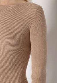Born2be - Beżowy Sweter z Wiskozą i Metaliczną Nitką Lillanova. Okazja: na co dzień. Kolor: beżowy. Materiał: wiskoza. Długość rękawa: długi rękaw. Długość: długie. Styl: casual #7