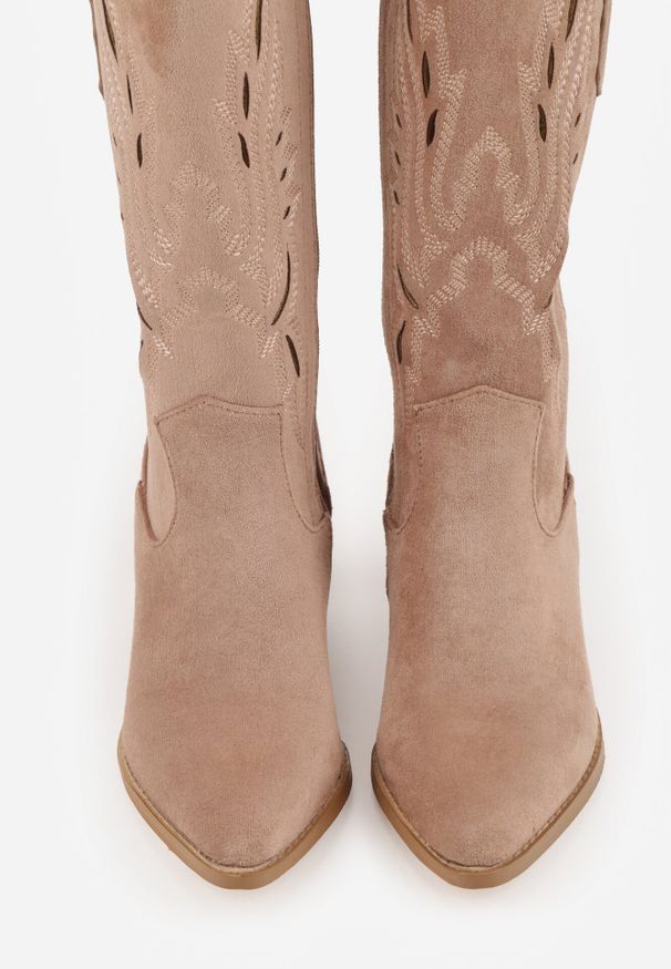 Born2be - Ciemnobeżowe Botki Typu Kowbojki VICES na Obcasie z Ażurową Cholewką Eranata. Okazja: na co dzień. Kolor: beżowy. Materiał: jeans. Szerokość cholewki: normalna. Wzór: ażurowy. Obcas: na obcasie. Styl: casual, elegancki, klasyczny. Wysokość obcasa: średni