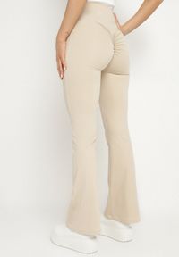 Born2be - Jasnobeżowe Legginsy Typu Dzwony z Wysokim Stanem Orralise. Stan: podwyższony. Kolor: beżowy. Materiał: tkanina. Styl: klasyczny #3