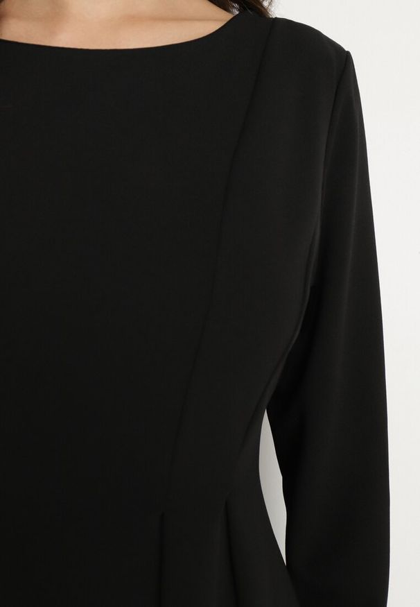 Born2be - Czarna Elegancka Sukienka Rozkloszowana Temarielis. Kolor: czarny. Długość rękawa: długi rękaw. Typ sukienki: rozkloszowane, oversize. Styl: elegancki