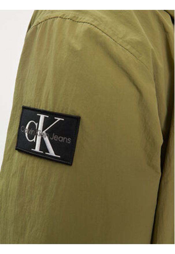 Calvin Klein Jeans Wiatrówka J30J325106 Zielony Regular Fit. Kolor: zielony. Materiał: syntetyk