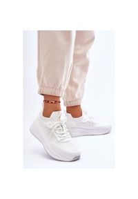 Damskie Wsuwane Sneakersy Cross Jeans LL2R4031C Białe. Okazja: na co dzień. Zapięcie: bez zapięcia. Kolor: biały. Materiał: materiał, tkanina. Szerokość cholewki: normalna