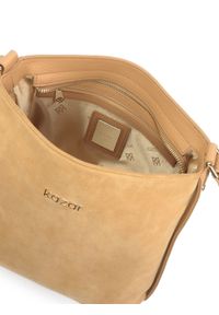 Kazar - Jasnobrązowa listonoszka z zamszu i licowej skóry. Kolor: brązowy. Materiał: zamszowe, skórzane. Styl: casual, klasyczny #3