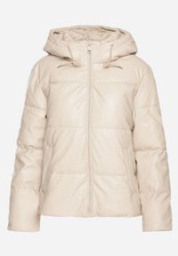 Born2be - Beżowa Pikowana Kurtka z Imitacji Skóry z Kapturem i Kieszeniami Lavedi. Okazja: na spacer. Typ kołnierza: kaptur. Kolor: beżowy. Materiał: skóra. Długość rękawa: długi rękaw. Długość: długie. Styl: elegancki, wizytowy #5