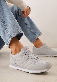 Born2be - Jasnoszare Buty Sportowe Laodosa. Okazja: na co dzień. Wysokość cholewki: przed kostkę. Kolor: szary. Materiał: materiał. Szerokość cholewki: normalna. Wzór: napisy, haft, aplikacja #8