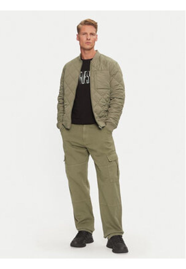 Guess Chinosy M4YB40 WGCV1 Khaki Regular Fit. Kolor: brązowy. Materiał: bawełna